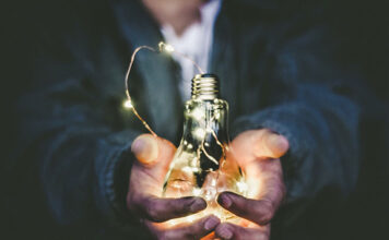 Jaka jest różnica między dystrybutorem prądu i sprzedawcą energii – wyjaśniamy