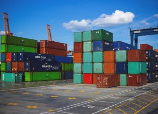 Co wpływa na import? Co wpływa na import?