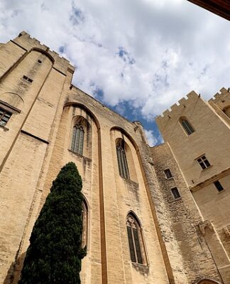 Gdzie dogadam się po francusku?