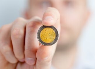 Czy warto trzymać pieniądze w złotówkach? Czy warto trzymać pieniądze w złotówkach?