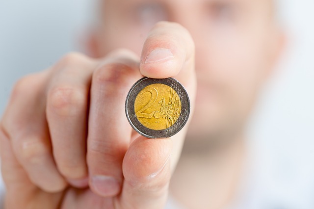 Czy warto trzymać pieniądze w złotówkach? Czy warto trzymać pieniądze w złotówkach?
